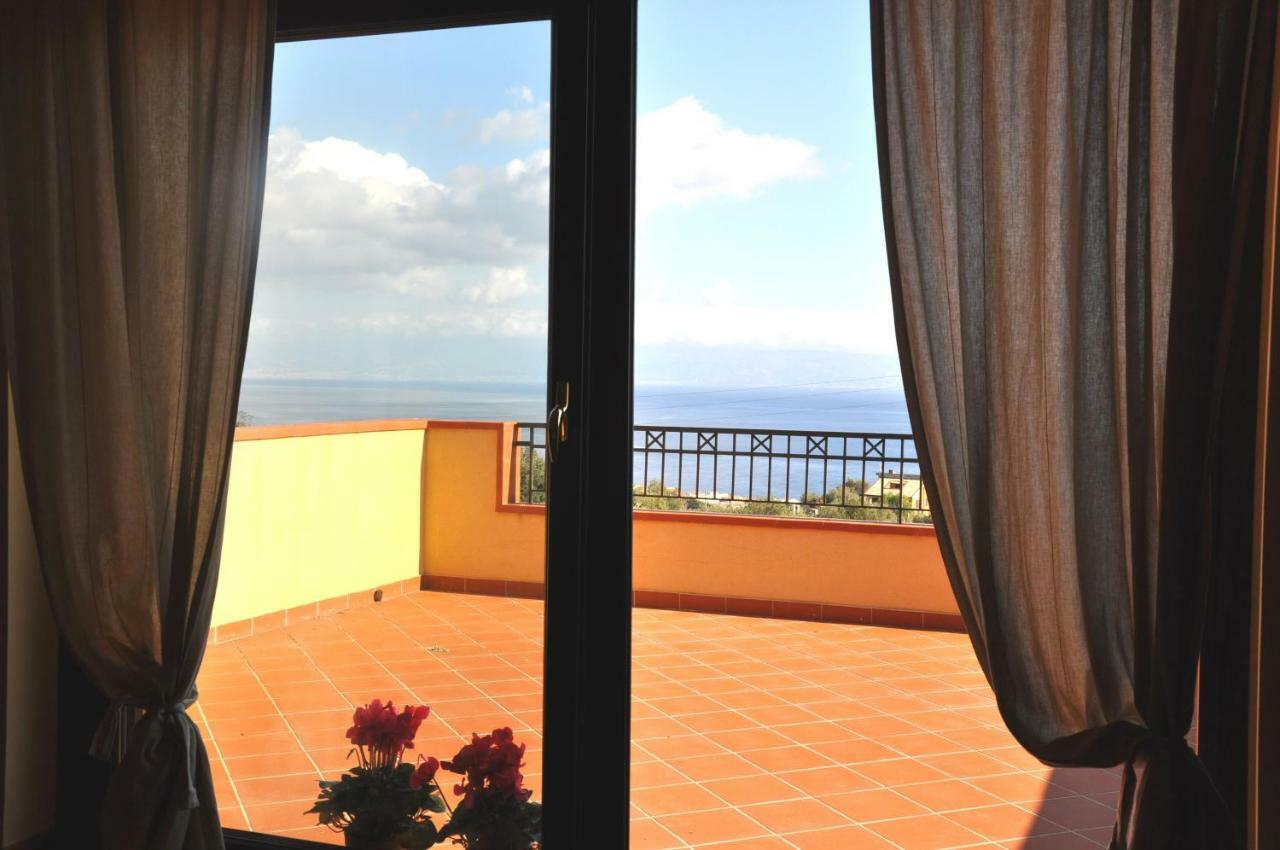 Villa Gemma Di Mare Santa Teresa Di Riva Eksteriør bilde