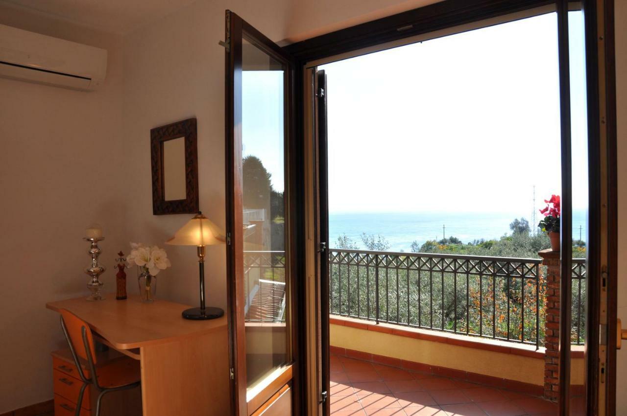 Villa Gemma Di Mare Santa Teresa Di Riva Eksteriør bilde