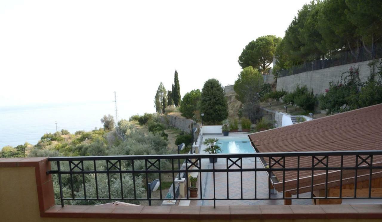 Villa Gemma Di Mare Santa Teresa Di Riva Eksteriør bilde
